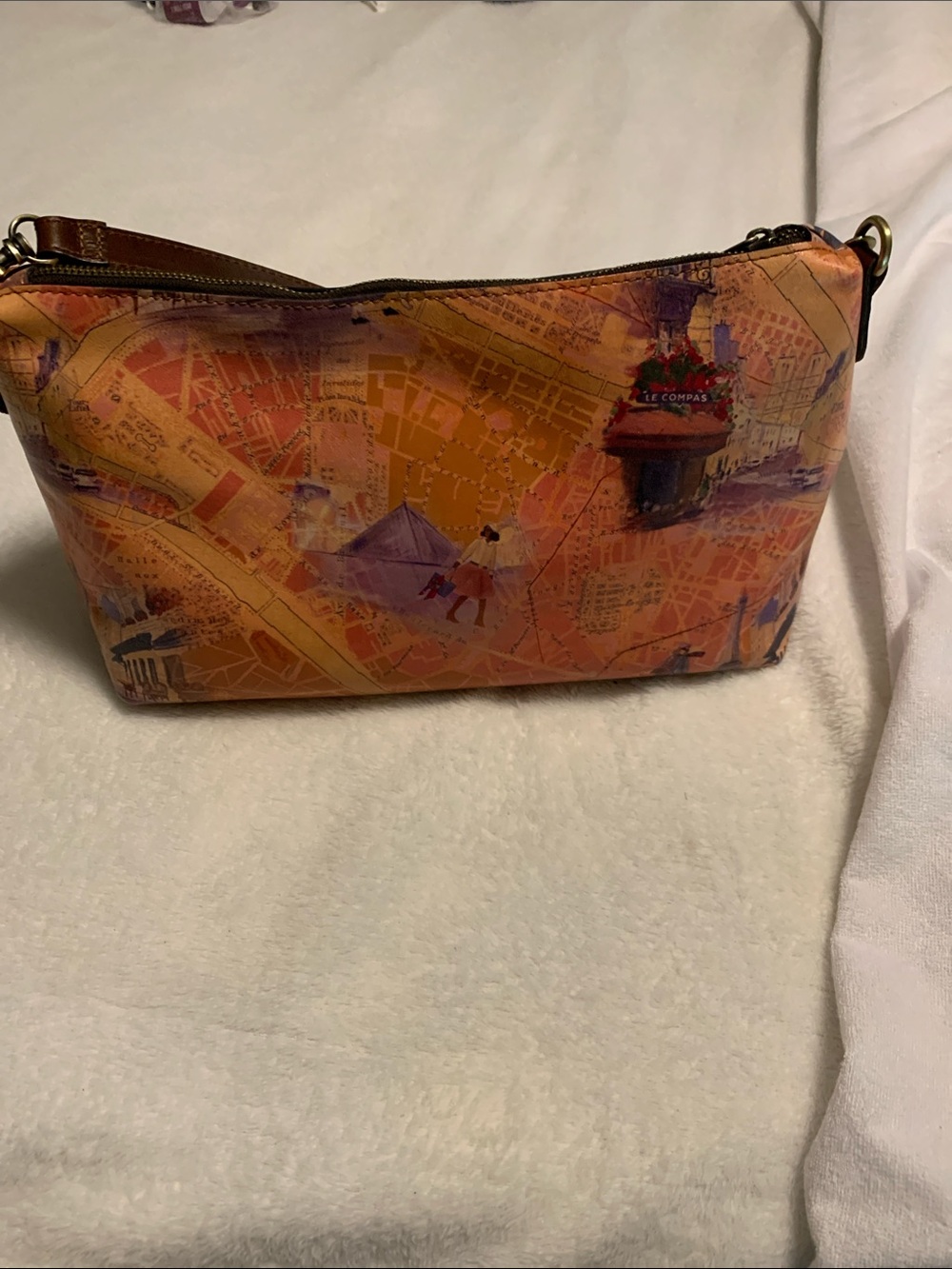 Patricia Nash purse. Only carried a couple of weeks. No scratches.